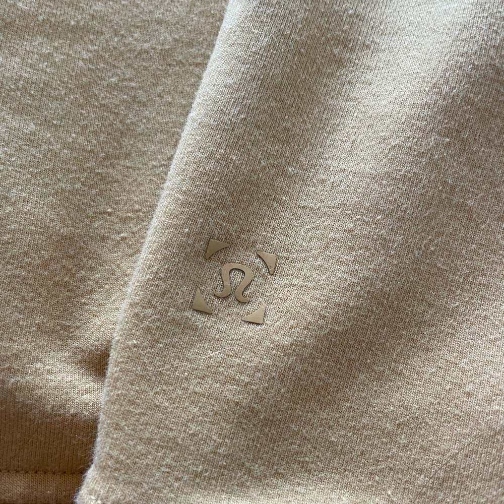 Men’s Lululemon sweatshirt